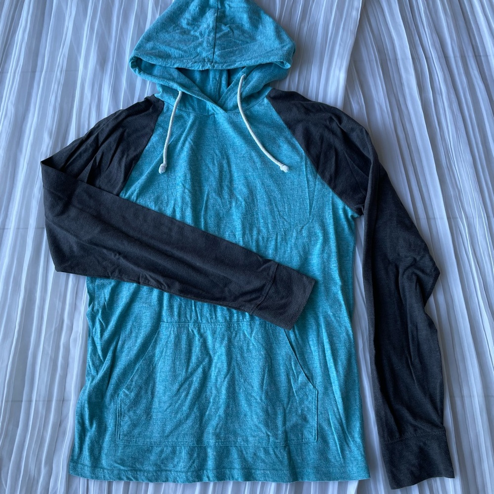 Urban Pipeline Men’s Medium lightweight long sleeve hoodie